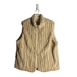 Robert Kitchen Women's Cream Faux Fur Full Zip Vest